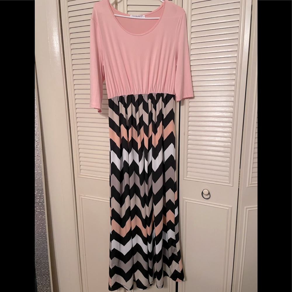 Full-length XL dress with sleeves to elbows.